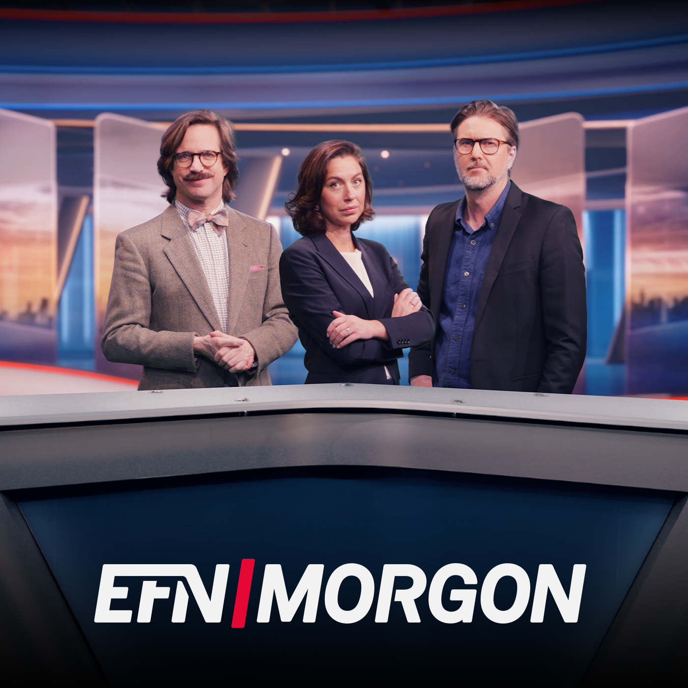 Tre personer vid ett nyhetersankarbord i en TV-studio. Logotypen EFN MORGON syns längst ner på bilden.