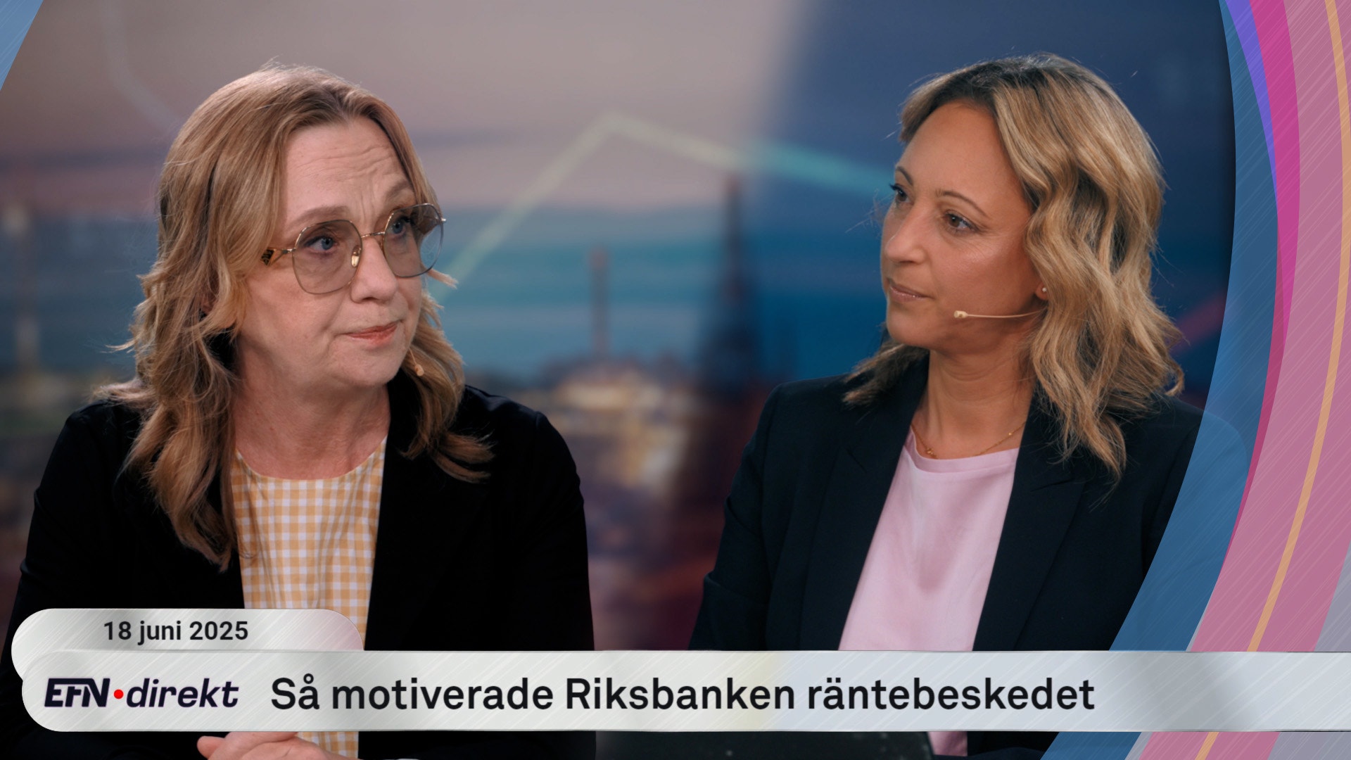 Christina Nyman (till vänster) och Kelly Connelin (till höger) tittar mot varandra under en tv-intervju.
