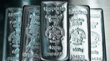 Ny milstolpe – silverpriset passerar 100 dollar: ”Mentalt ankare”