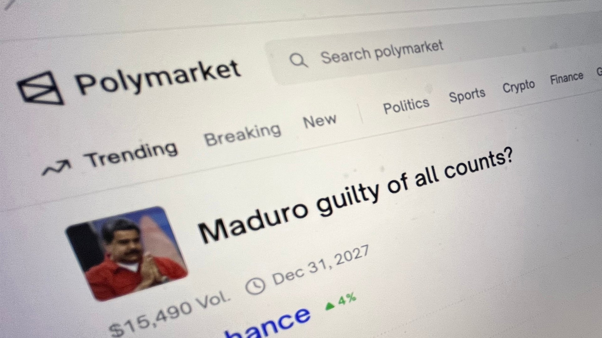 Skärmbild från Polymarket-webbplatsen som visar en trendande nyhetsrubrik om en juridisk fråga.