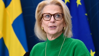 Svantesson sänker prognosen för Sveriges tillväxt