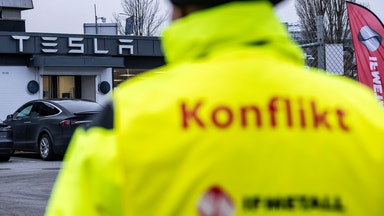 Teslas drag i konflikten – en massa adressändringar