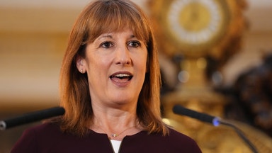 Reeves vill höja skatten – utan att röra lönerna