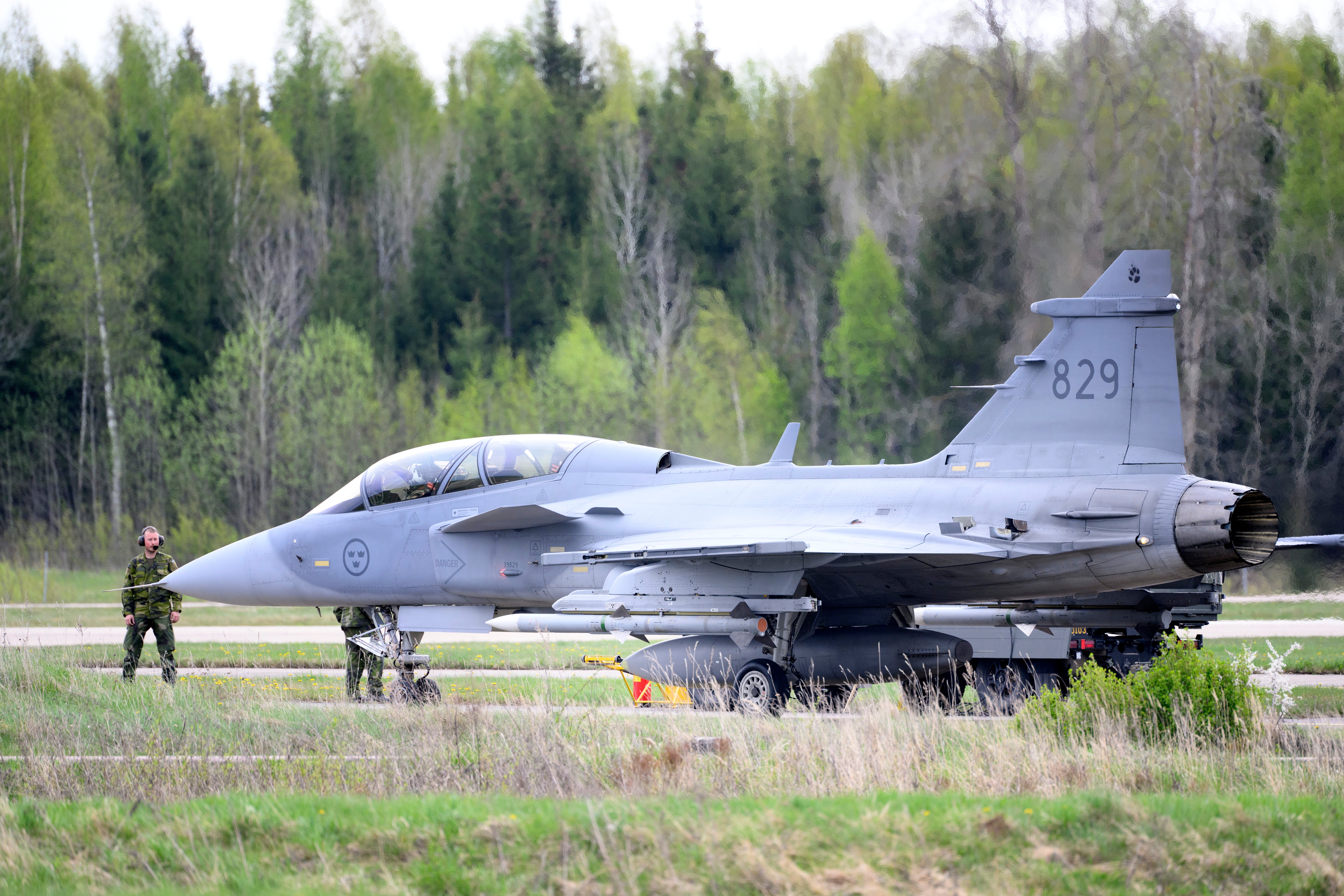 Jas 39 Gripen C under en övning på Eskilstuna flygplats. 