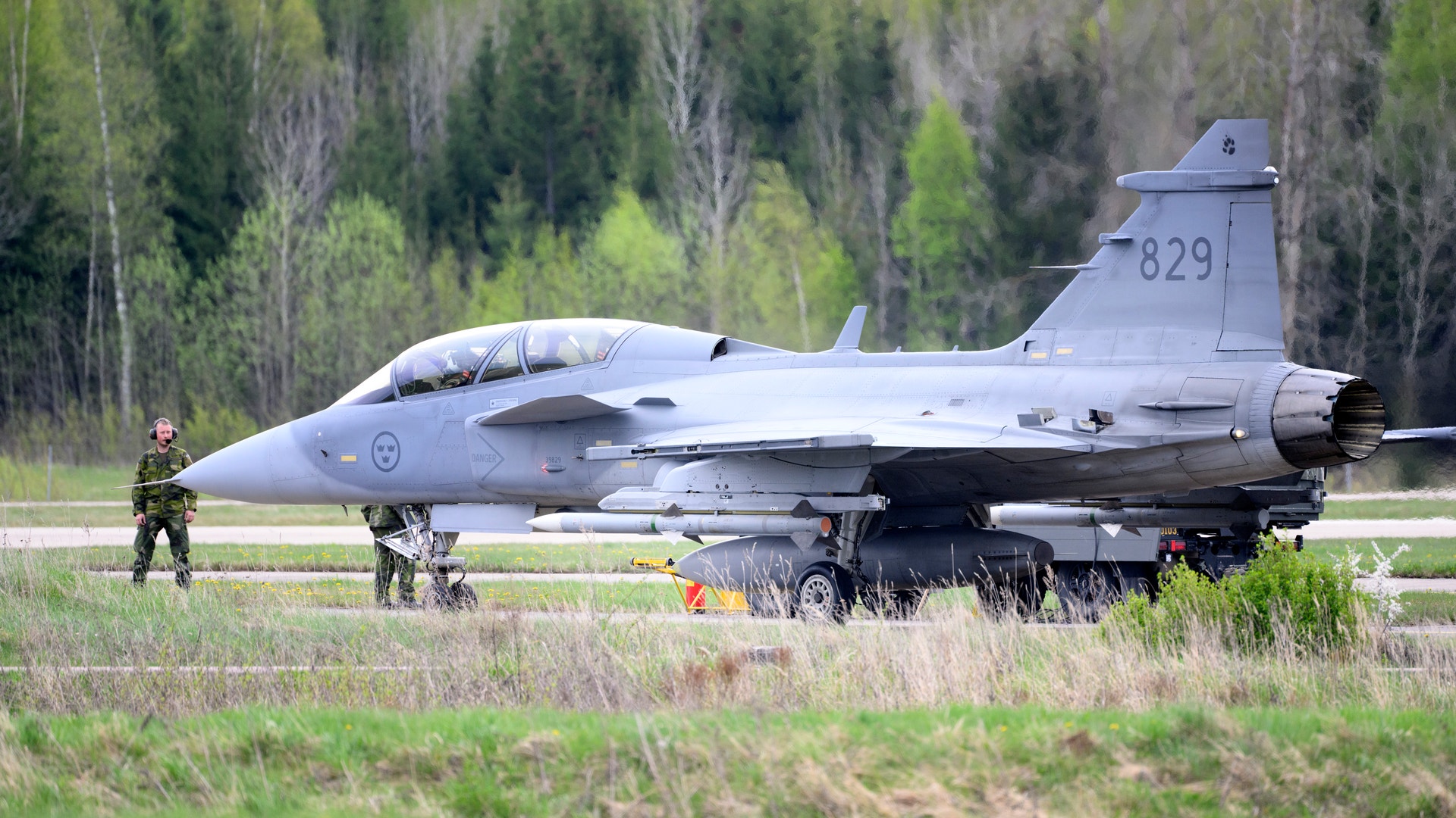 Jas 39 Gripen C under en övning på Eskilstuna flygplats.