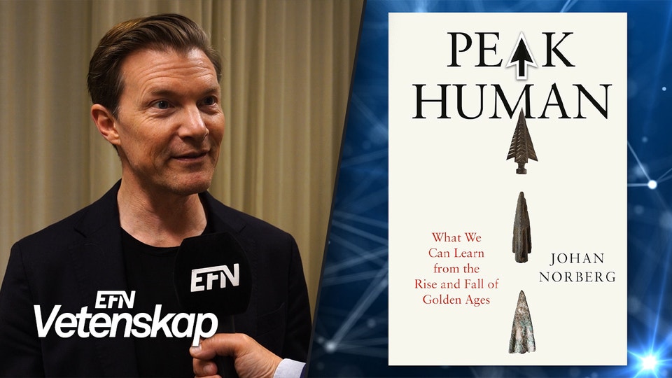 Ett montage där Johan Norberg har en EFN-mikrofon framför sig, med omslaget av sin bok Peak Human inklippt till höger.