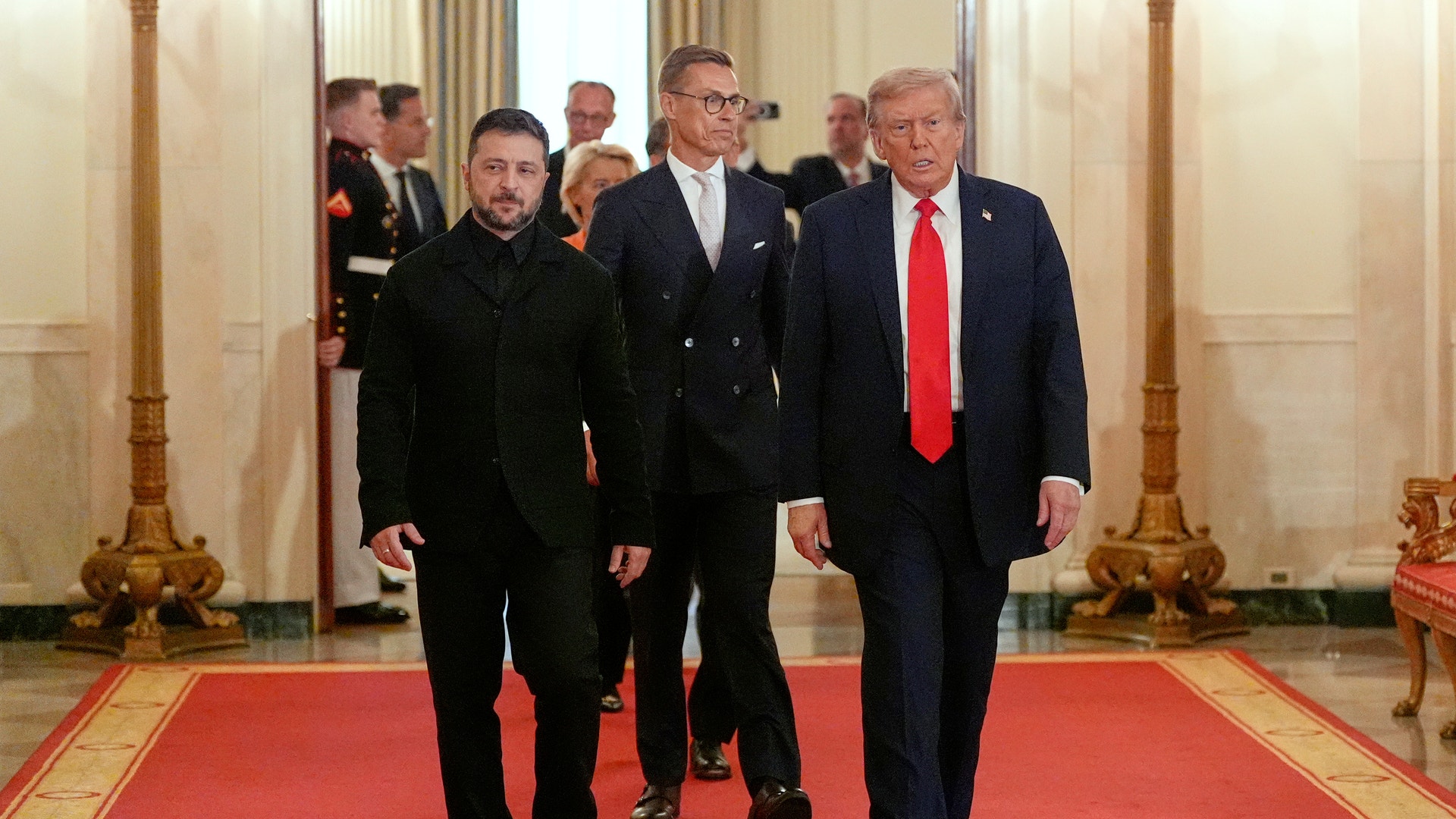 Från vänster: Ukrainas president Volodymyr Zelenskyj, Finlands president Alexander Stubb och USA:s president Donald Trump