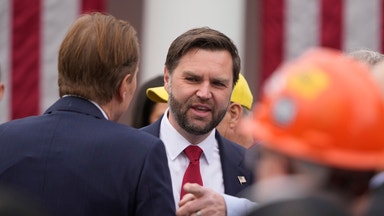 JD Vance: USA på väg mot nedstängning