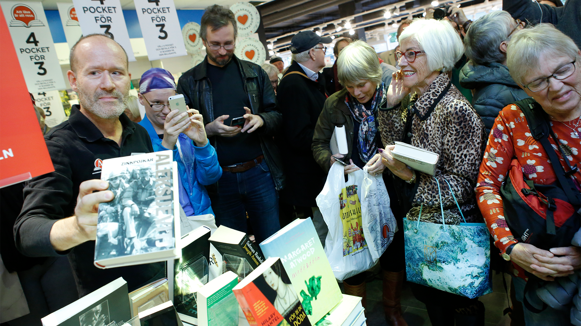Bokrelease i affär.