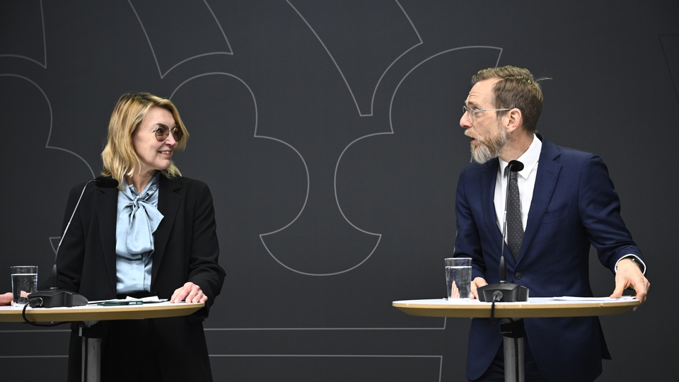 Socialminister Jakob Forssmed (KD) och utredaren Åsa Hansson