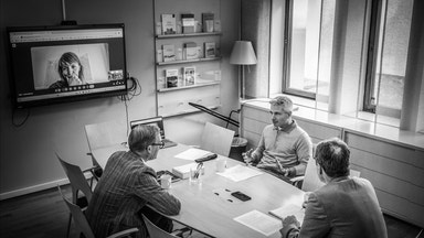 Vem förklarar världen bäst?