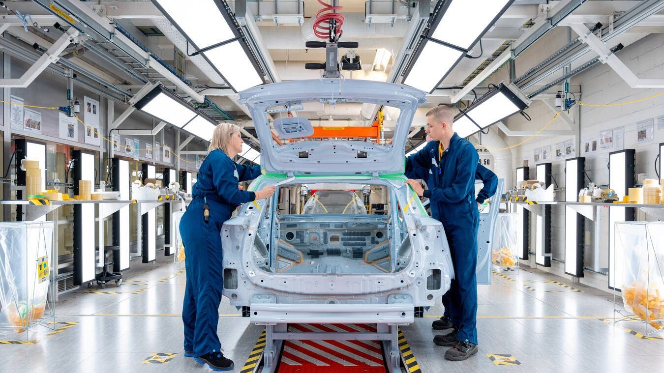 Runt 1 000 anställda i Sverige får gå från Volvo Cars