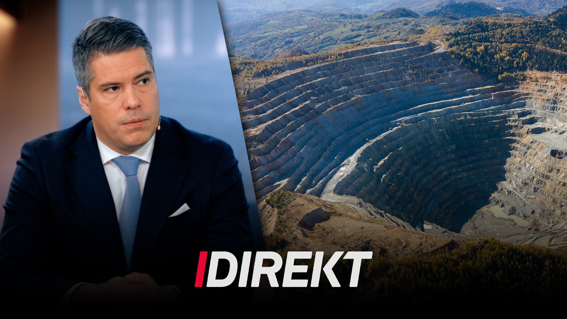 Porträttbild av en man i mörk kostym bredvid ett stort öppet gruvbrott i bergslandskap.