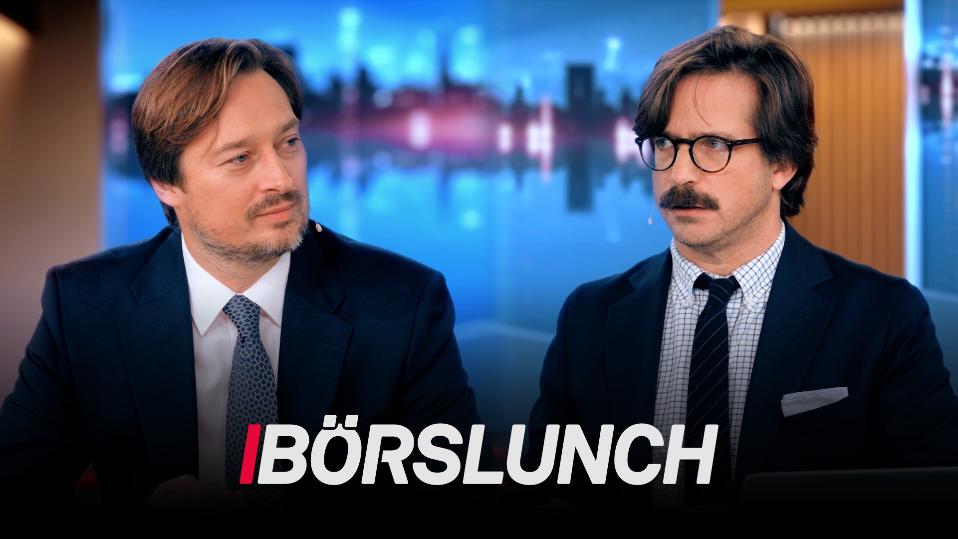 Två män i mörka kavajer sitter i en tv-studio. Texten "Börslunch" syns i nederkanten av bilden.