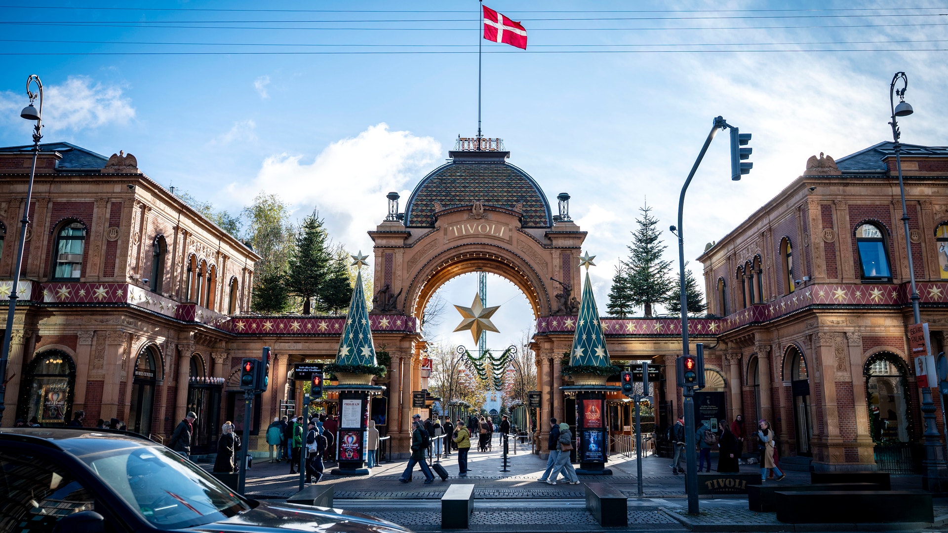 Ingången till Tivoli i centrala Köpenhamn.