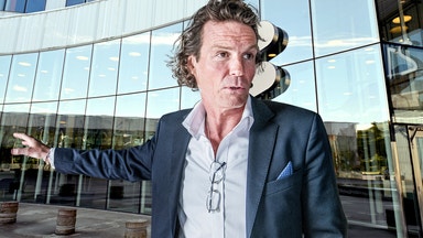 Arnhult fyller på sitt innehav i Corem