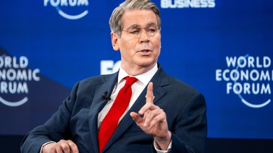 Bessents syrliga svar efter danska beslutet: ”Lika irrelevant som Danmark”