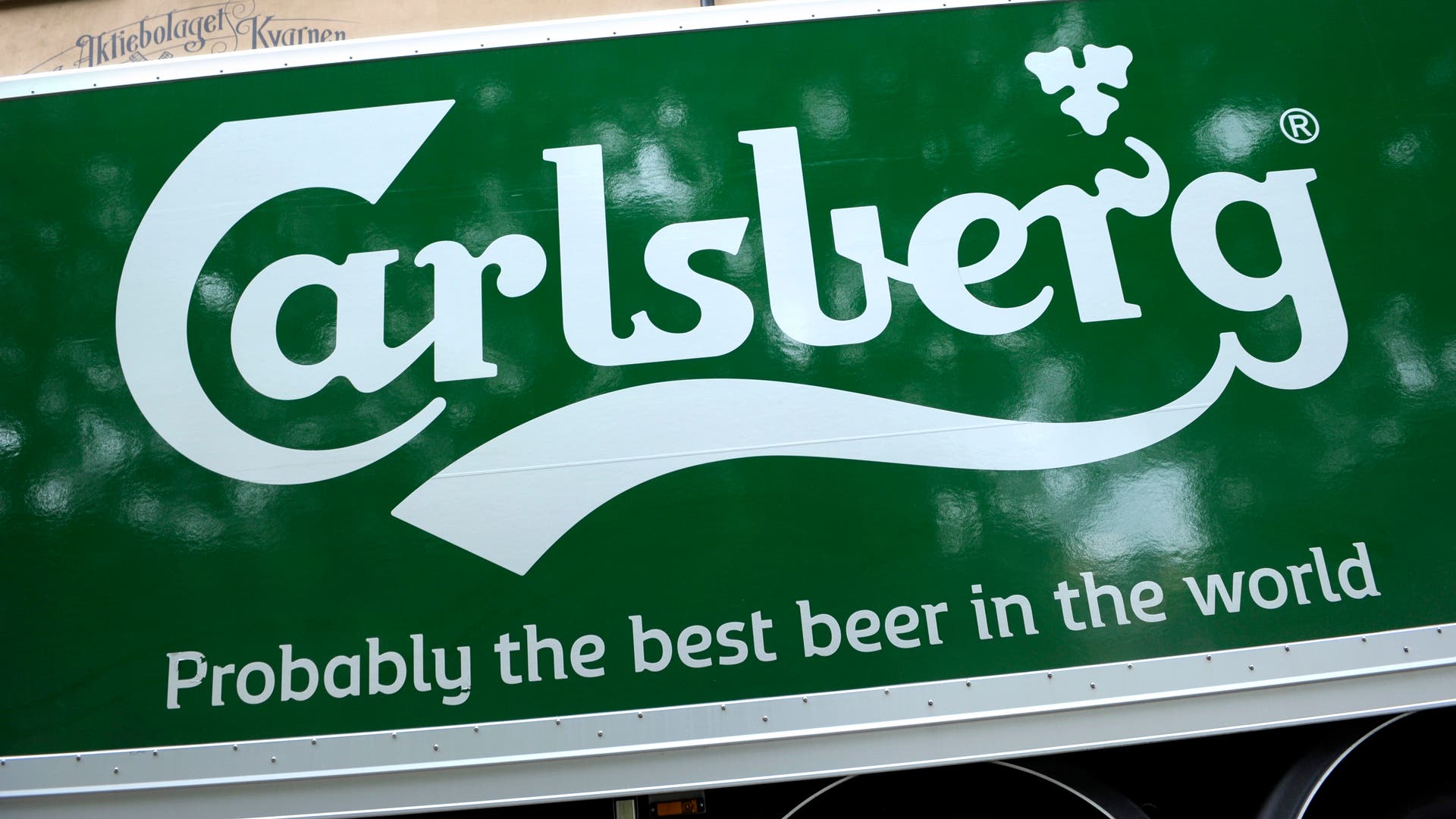 Carlsberg justerar upp prognosen för helåret