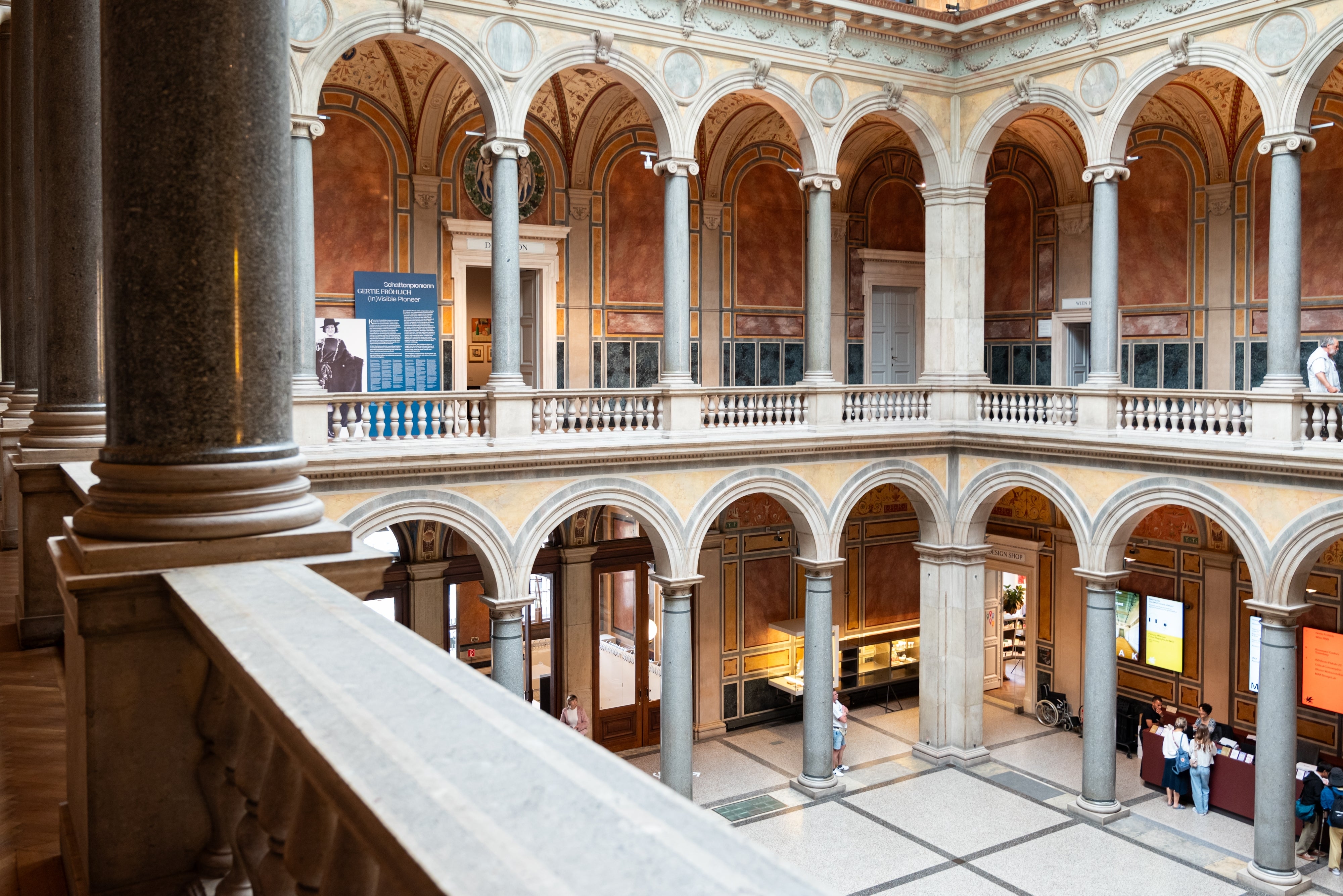 Museum of Applied Arts i Wien.