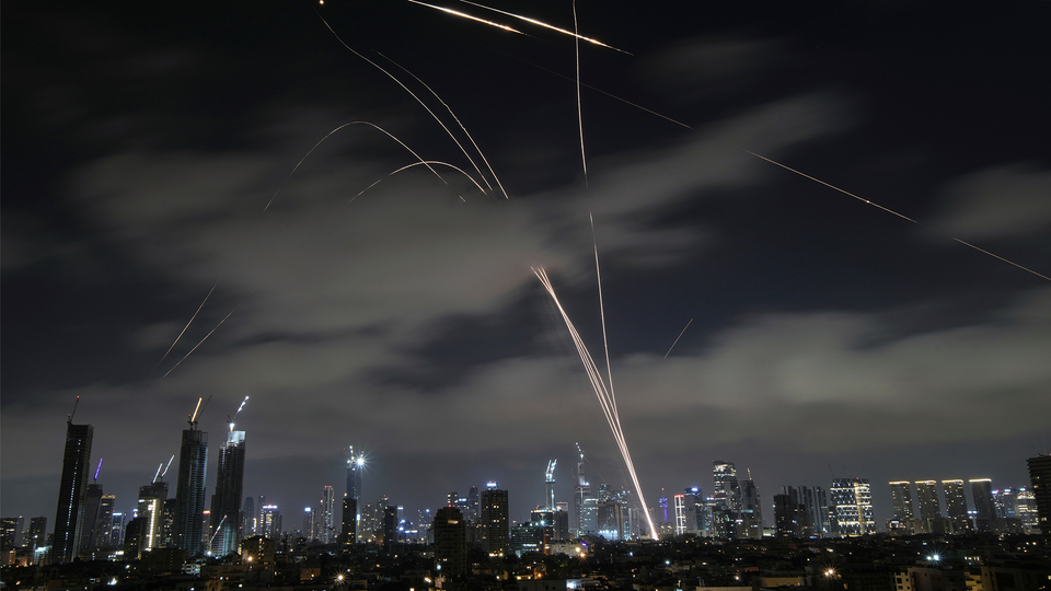 Tel Aviv attackeras nattetid.