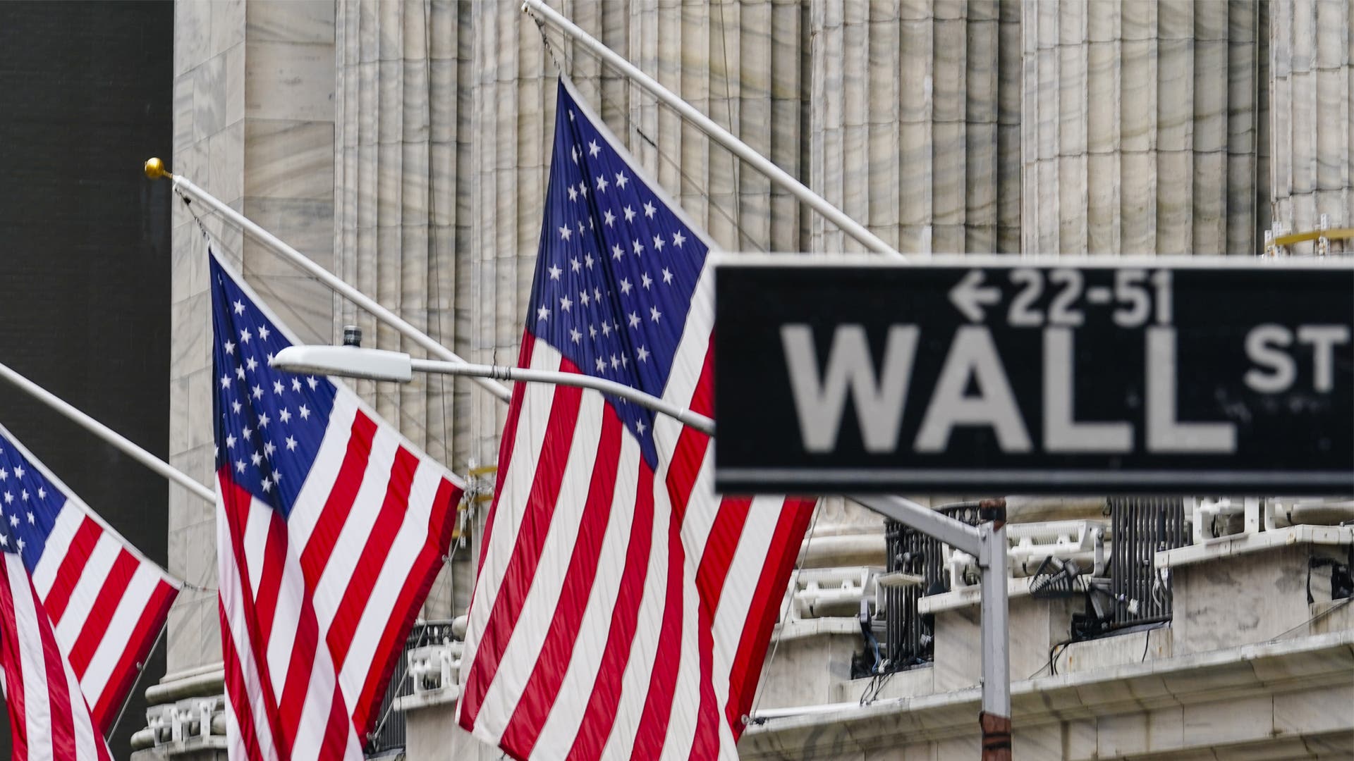 Wall Street backar på bred front