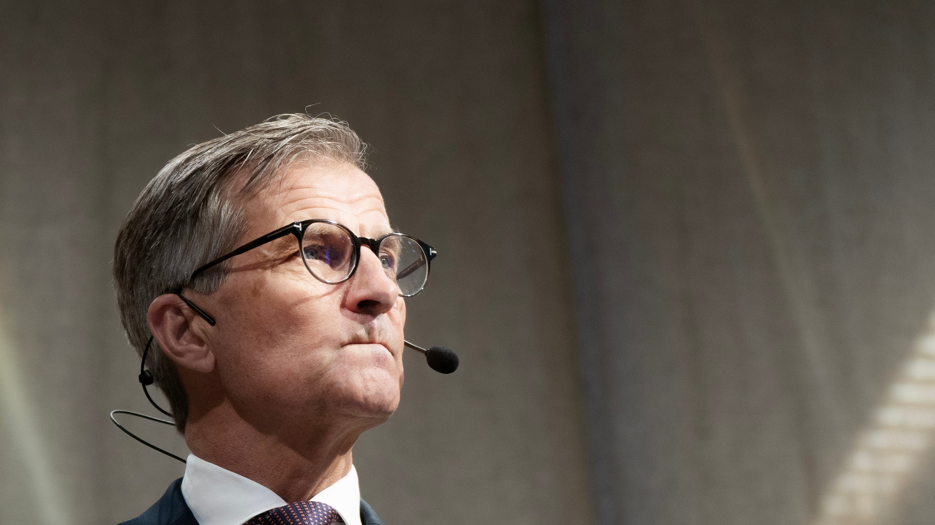 Riksbankschef Erik Thedéen kan behöva höja styrräntan flera gånger de kommande åren, enligt Konjunkturinstitutets nya prognos.