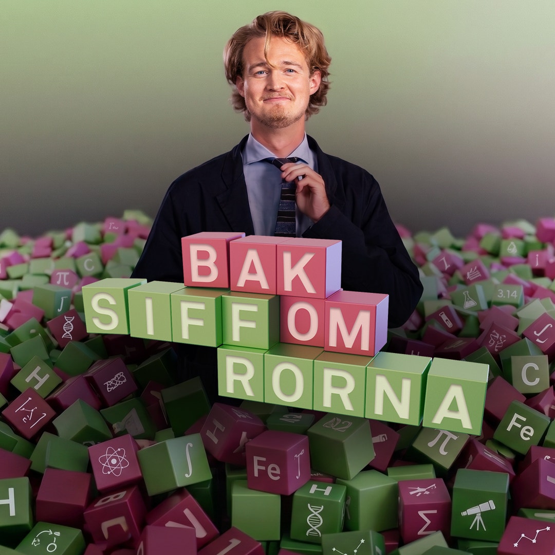 En man i kostym håller upp färgglada kuber med bokstäver. Bakom honom ligger många kuber med vetenskapliga och matematiska symboler i grönt och rosa.