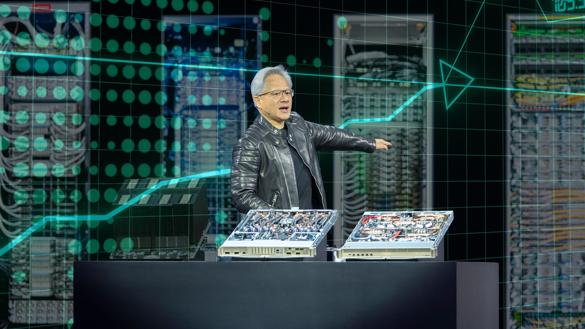 Nvidias vd håller i en presentation om företagets AI-chip.