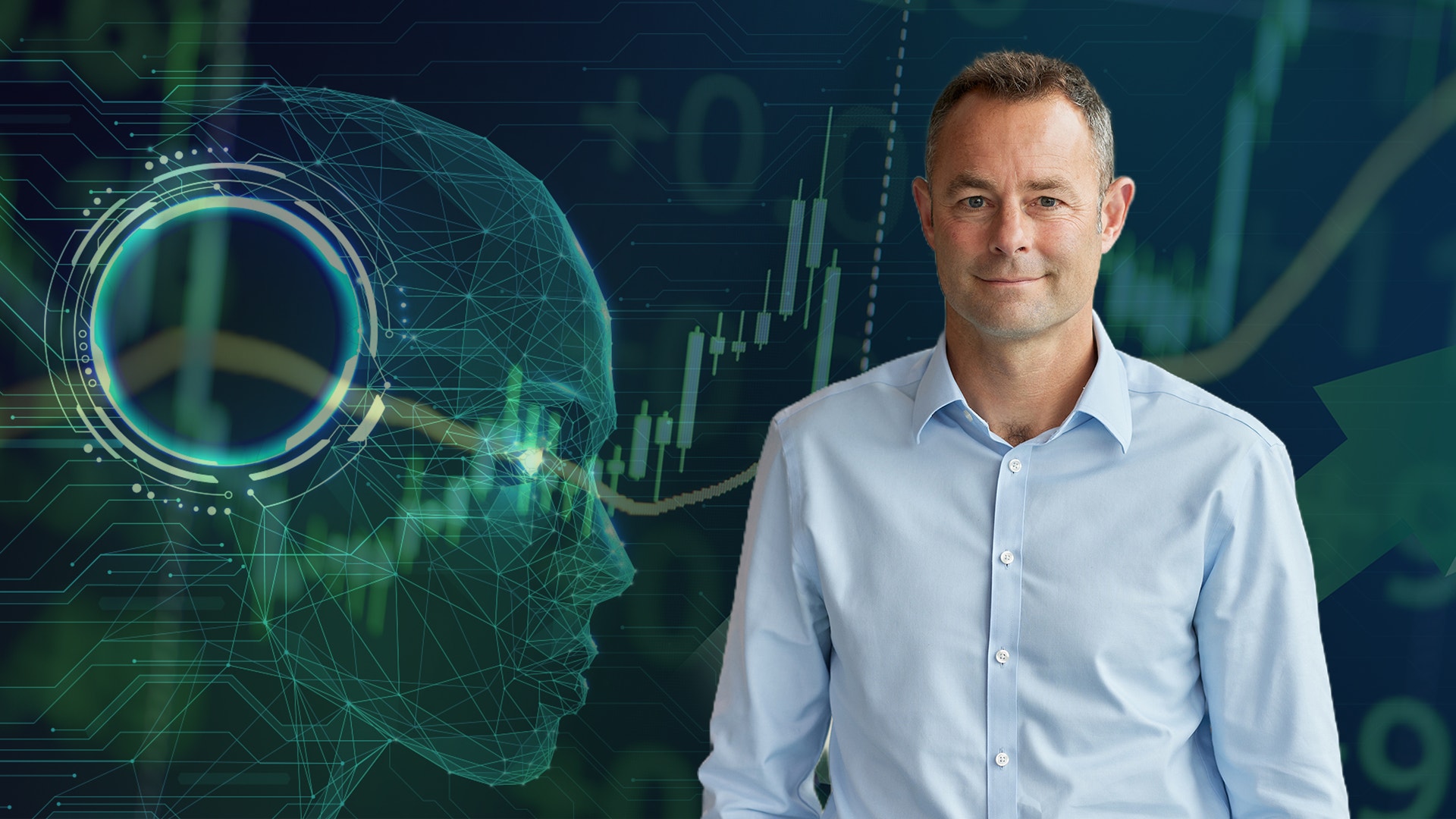 Porträttfoto av en man i ljusblå skjorta framför en digital bakgrund med AI-visualisering och finansiella diagram.