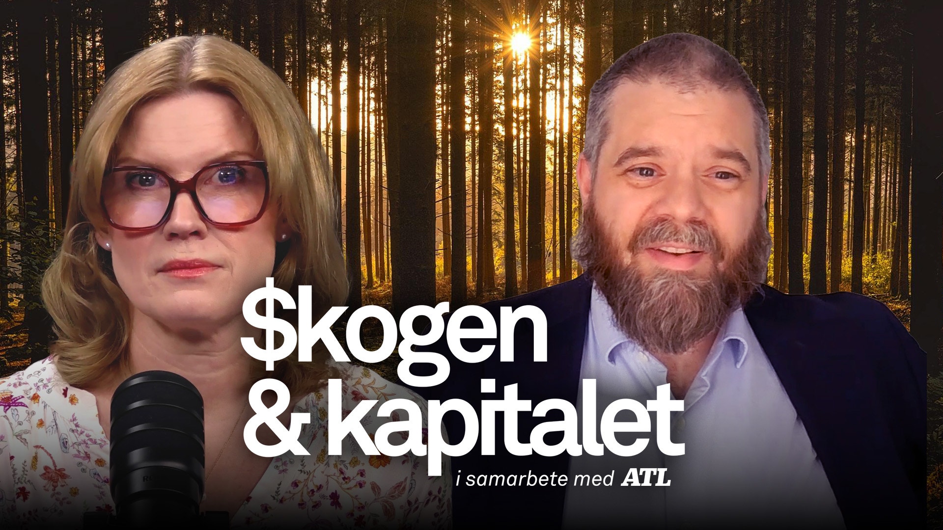 Två personer i en podcast-inspelning med skogsbakgrund. Text över bilden säger "$kogen & kapitalet i samarbete med ATL".