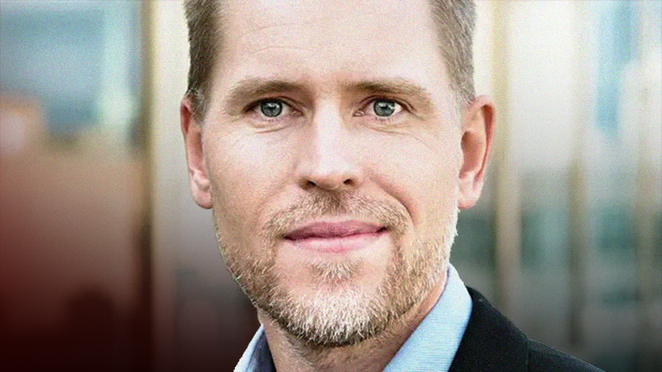Porträtt av Martin Hallström, marknadsstrateg på Swedbank