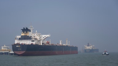 Oklart om Hormuz är öppet – Flera fartyg vänder