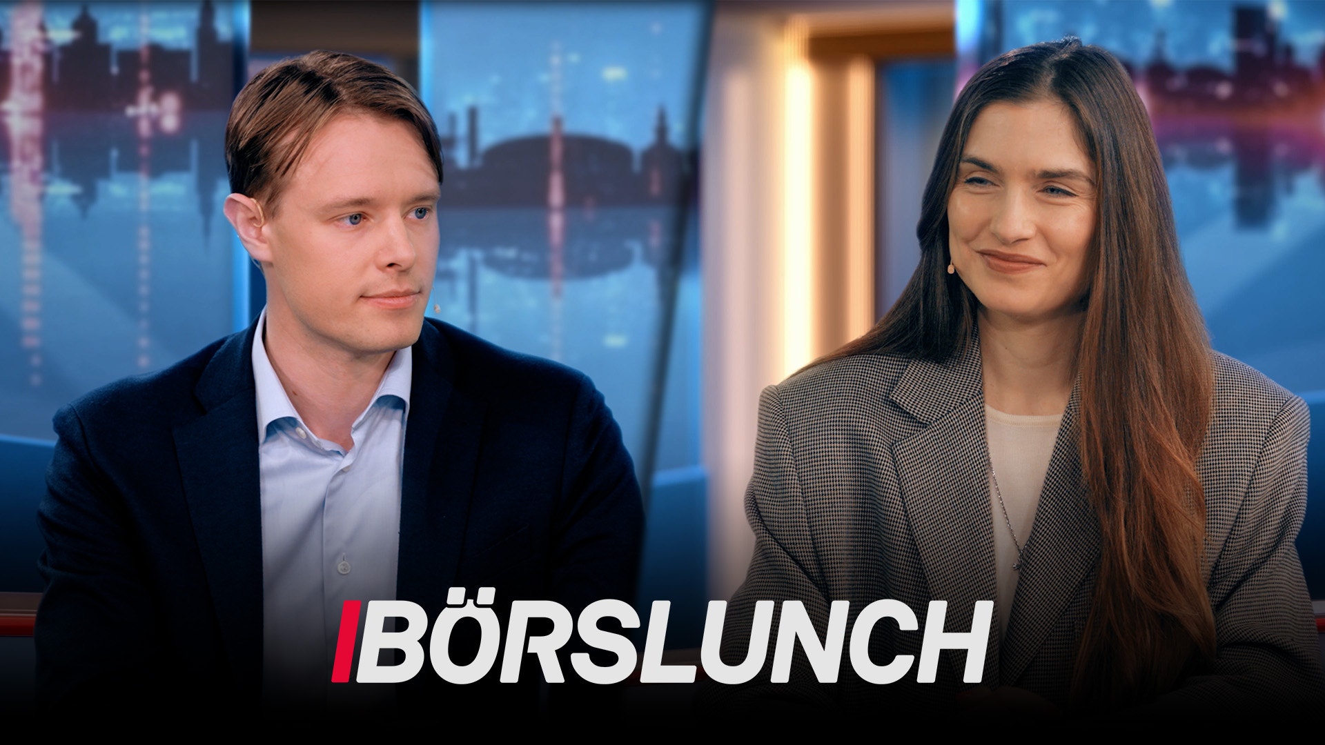 Två personer i en TV-studio diskuterar AI och börsen. Grafiken visar texten 'AI-jättarna på väg mot börsen' och 'EFN BÖRSLUNCH'.