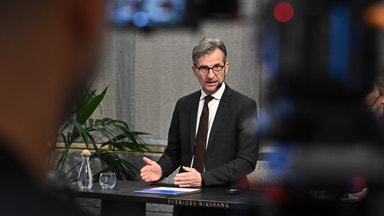 Riksbankschefen manar till vaksamhet