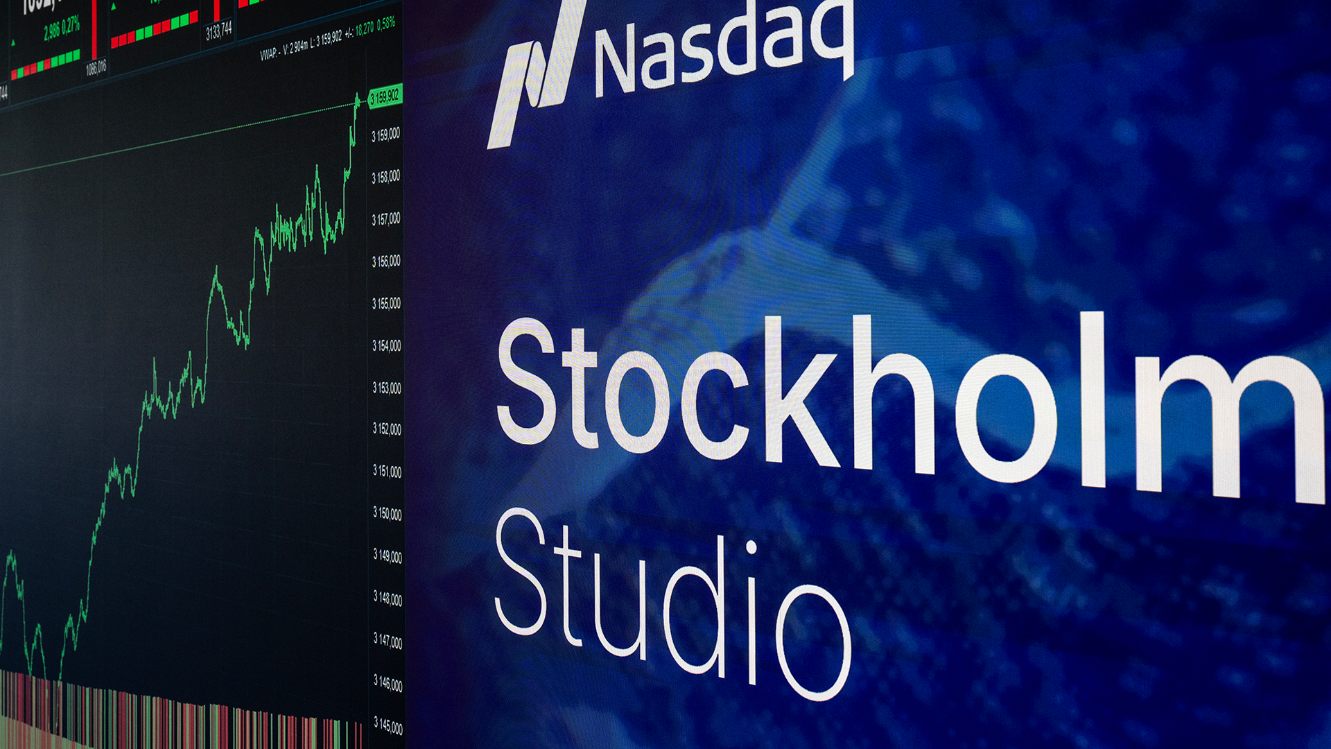 Nasdaq Stockholm Studio-logotyp med börskursgraf och blå digital bakgrund
