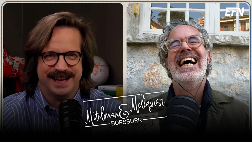 Två män i en podcast-miljö med texten "Midhagsit" och "Börssurr" överlagd på bilden.