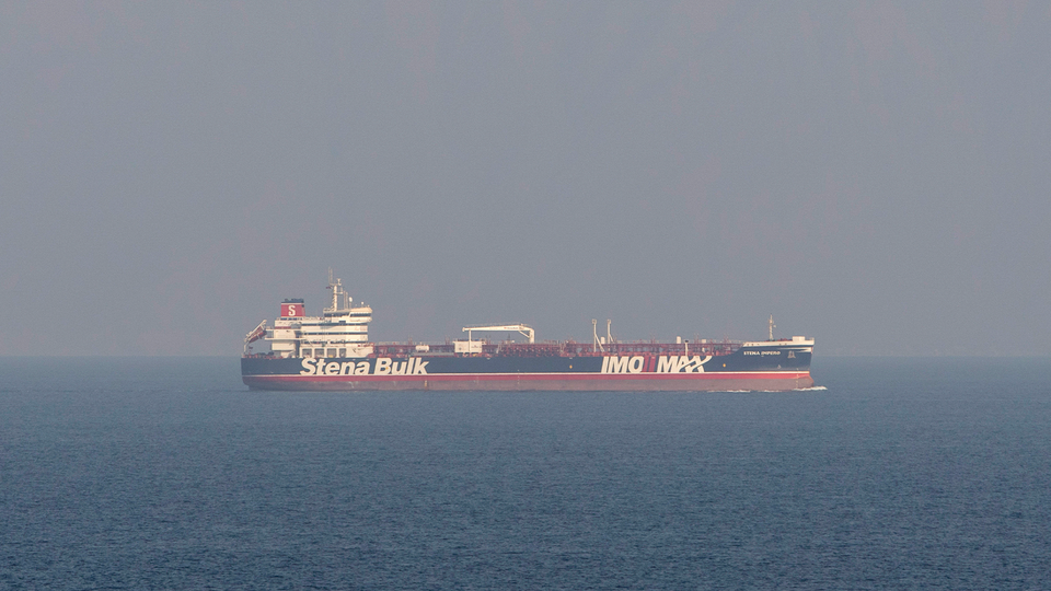 Stort oljetankfartyg Stena Bulk på öppet hav