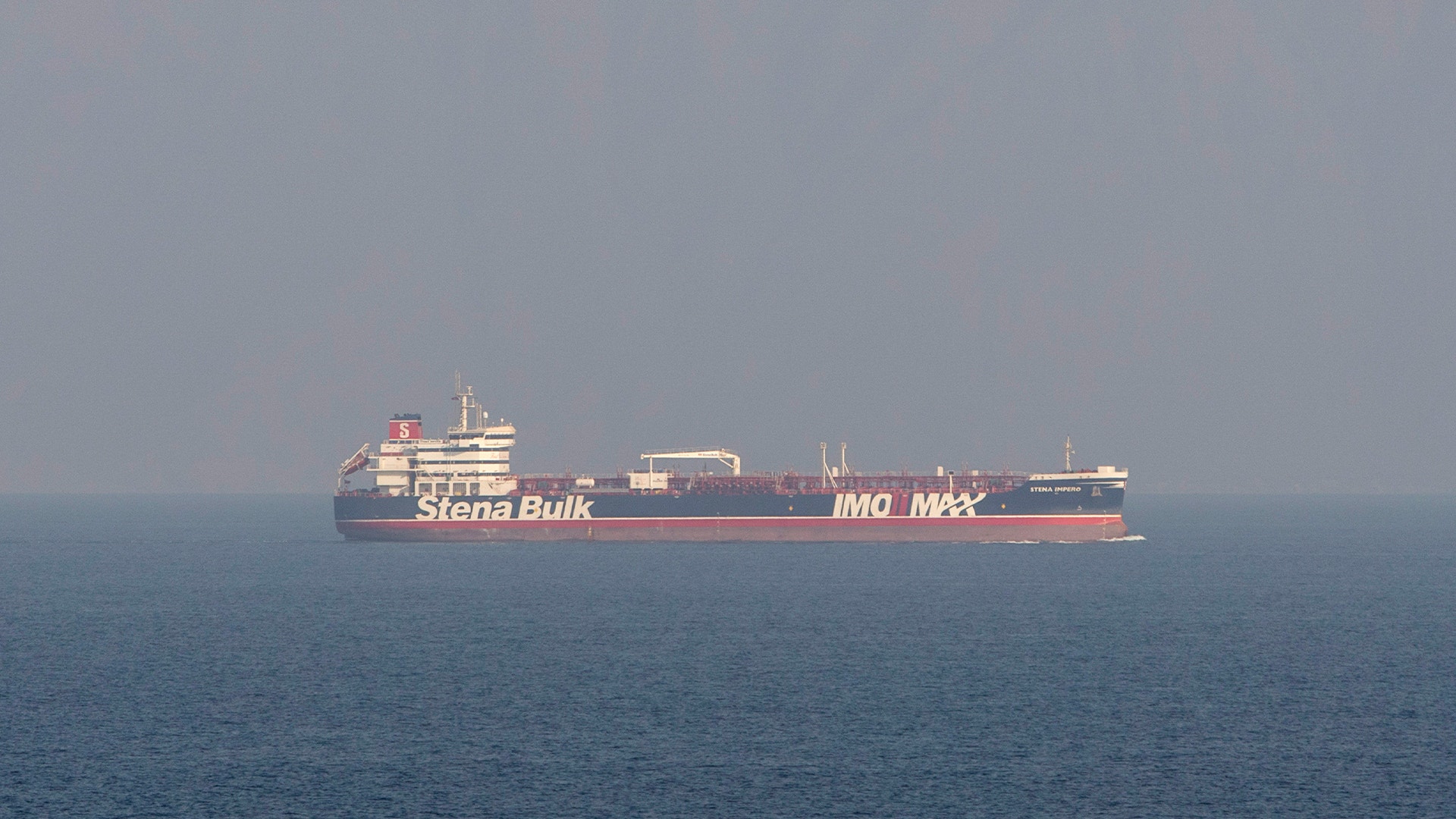 Stort oljetankfartyg Stena Bulk på öppet hav