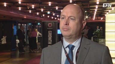Sivers ”passar på” och tar in pengar