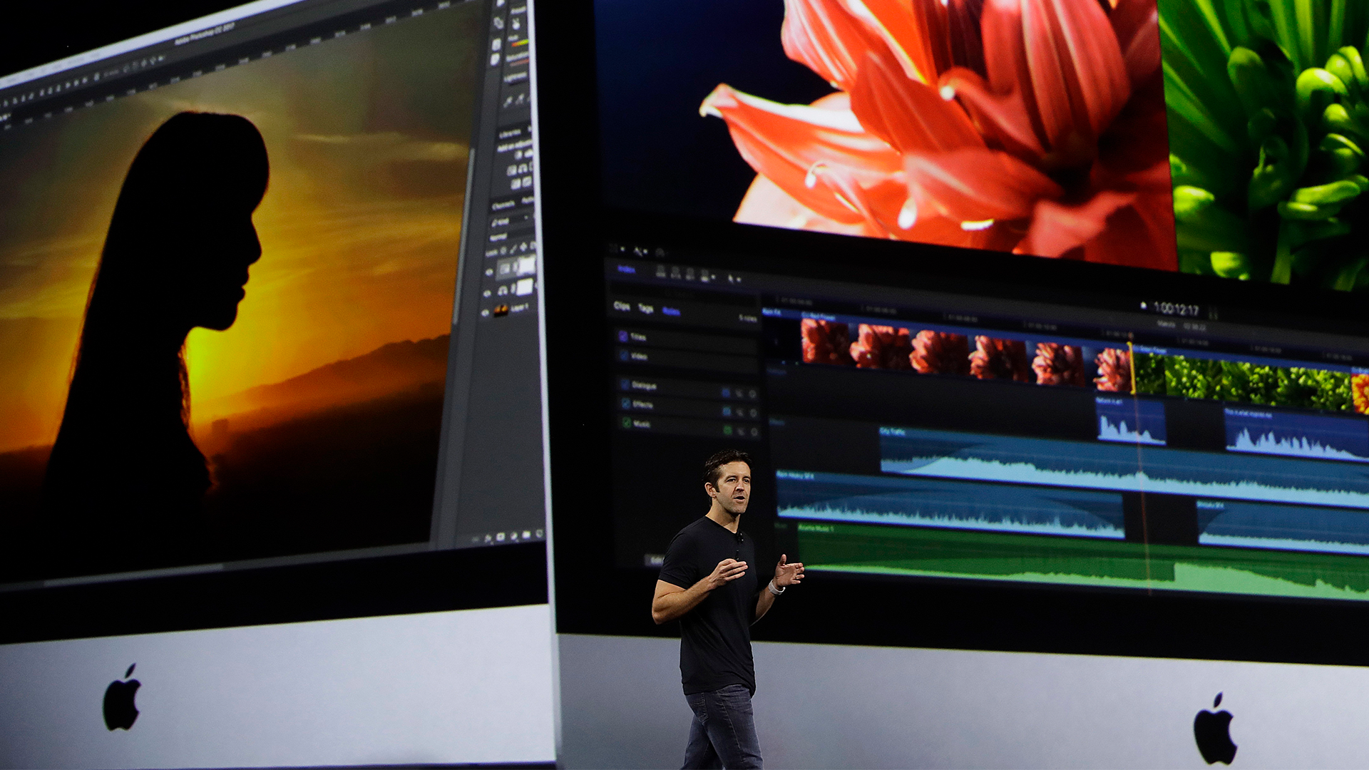 Person presenterar framför stora skärmar med foto- och videoredigeringsprojekt.