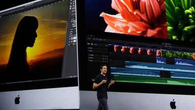 Tim Cook lämnar vd-rollen på Apple – John Ternus tar över
