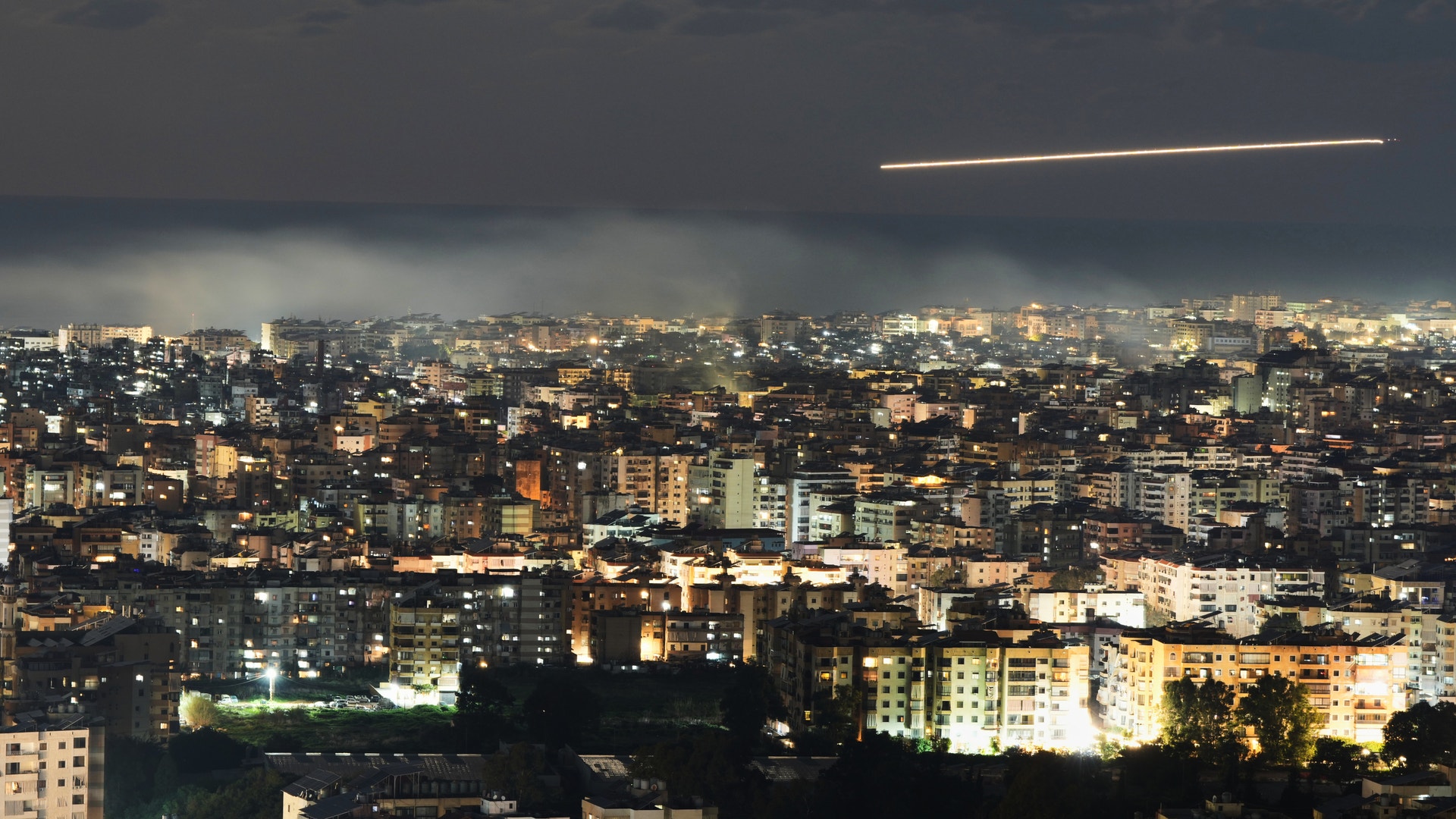 Israel har attackerat mål inne i Beirut, tidigt på måndagsmorgonen.