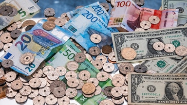 Kronan touchade milstolpe – dollarn under 10