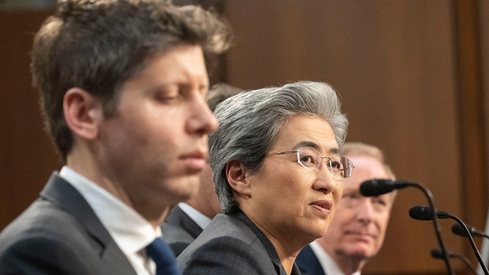 Lisa Su, ordförande i AMD, till höger. Sam Altman till vänster.
