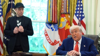 Tesla faller efter upptrappat bråk