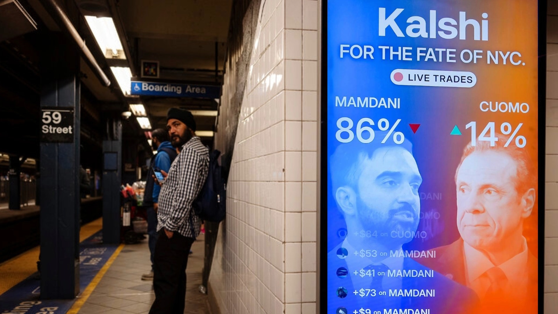En affisch på en tunnelbanestation som visar en politisk kampanj med två kandidater och deras valresultat.