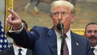 Trump sparkar statistikchef efter svag jobbdata