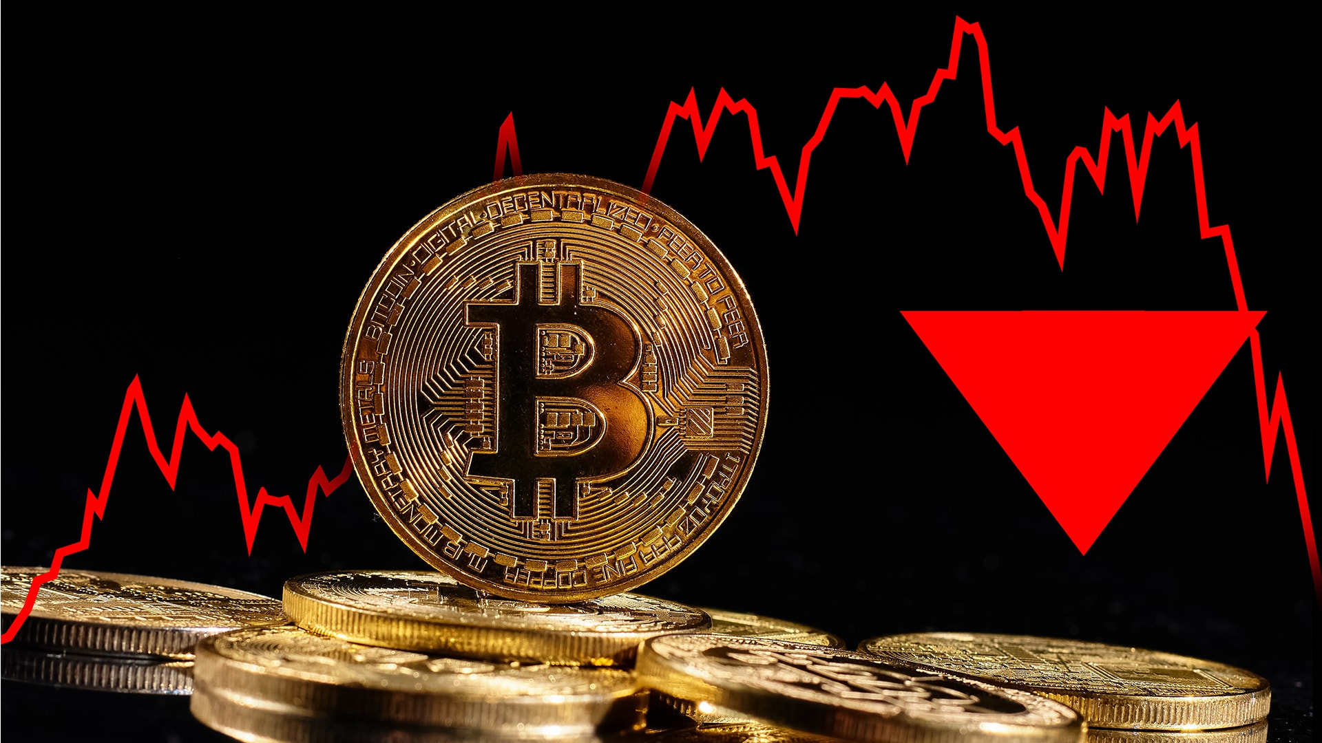 Bitcoin-mynt med fallande prisdiagram