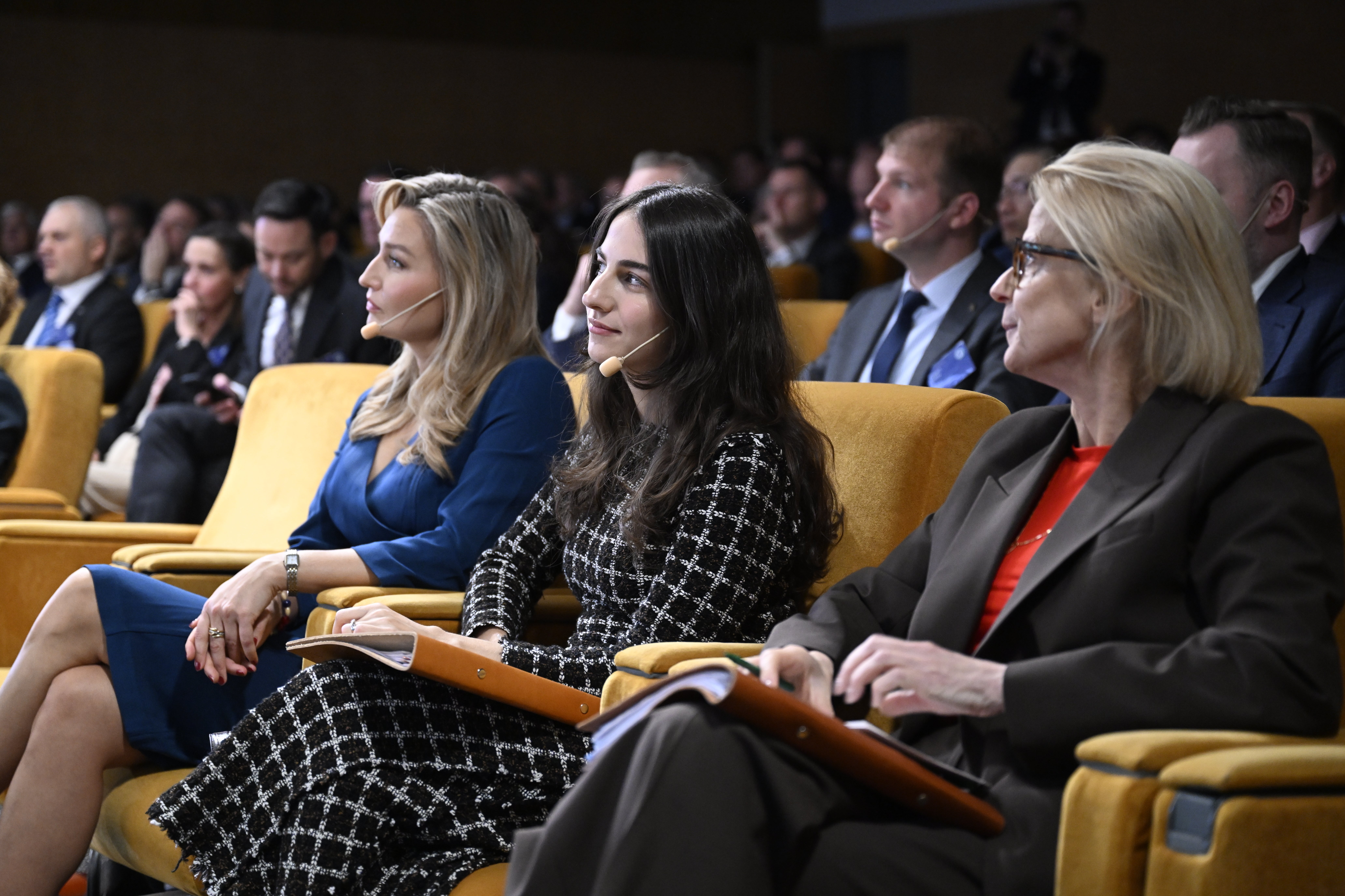 Ebba Busch, Romina Pourmokhtari och Elisabeth Svantesson. 