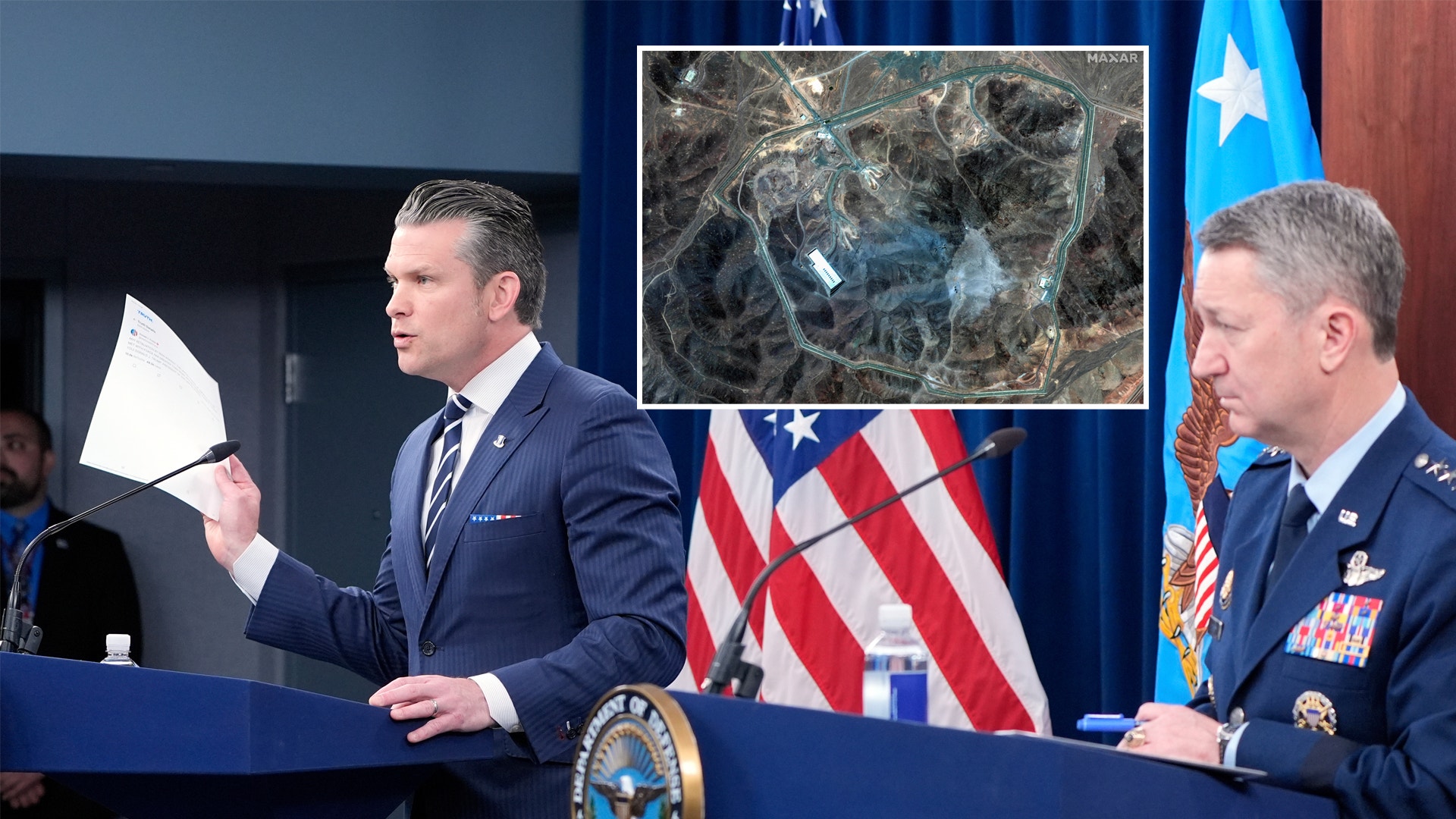 USA:s försvarsminister Pete Hegseth och general Dan Caine, talar under en presskonferens på Pentagon i Washington, söndagen den 22 juni 2025, efter att USA:s militär slagit till mot tre mål i Iran.